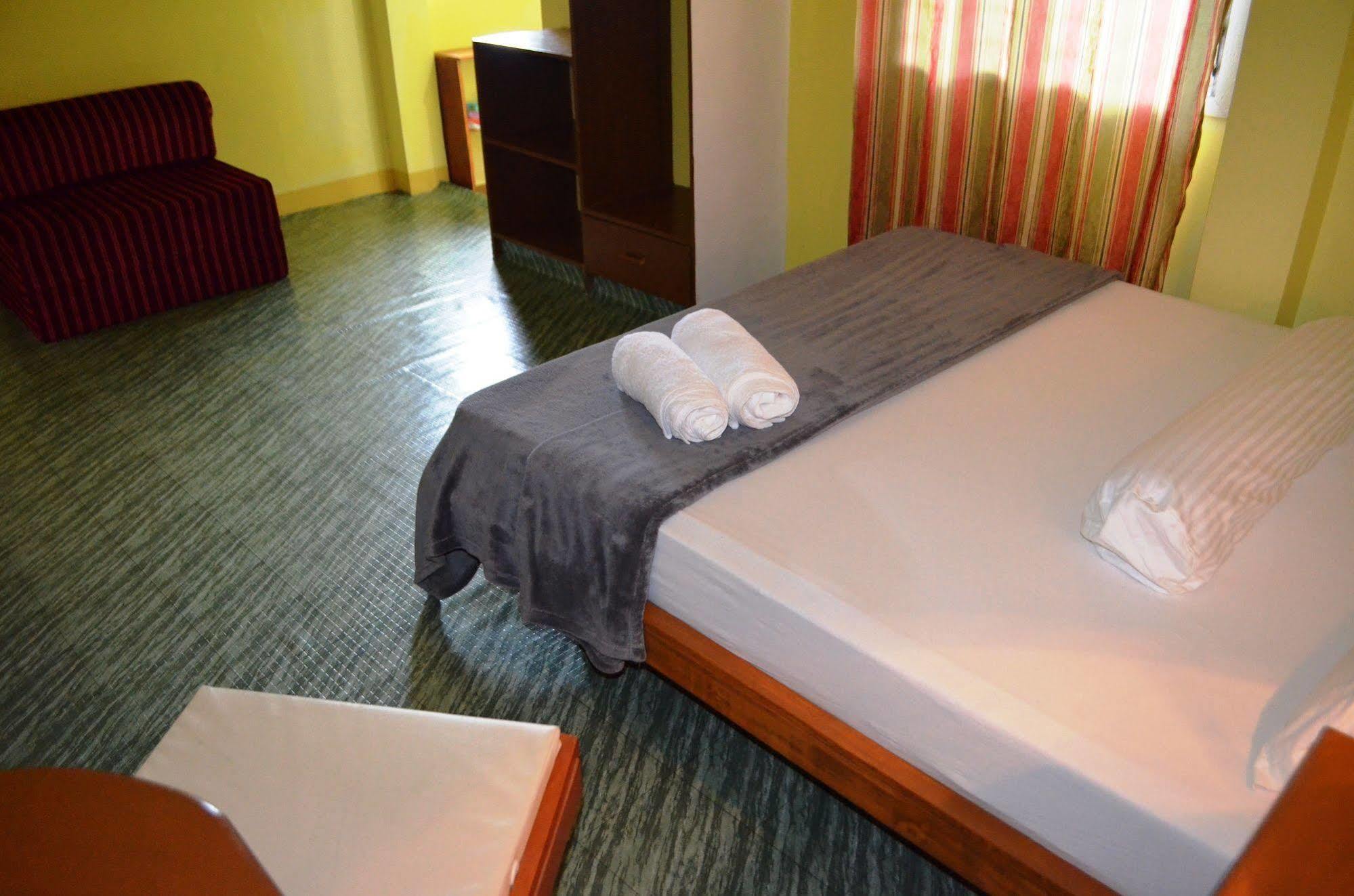 Blue Bamboo Hotel Balabag  Esterno foto